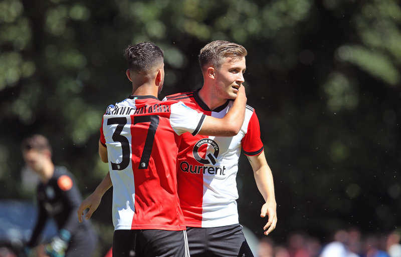 Feyenoord start seizoen met ruime zege in Putten